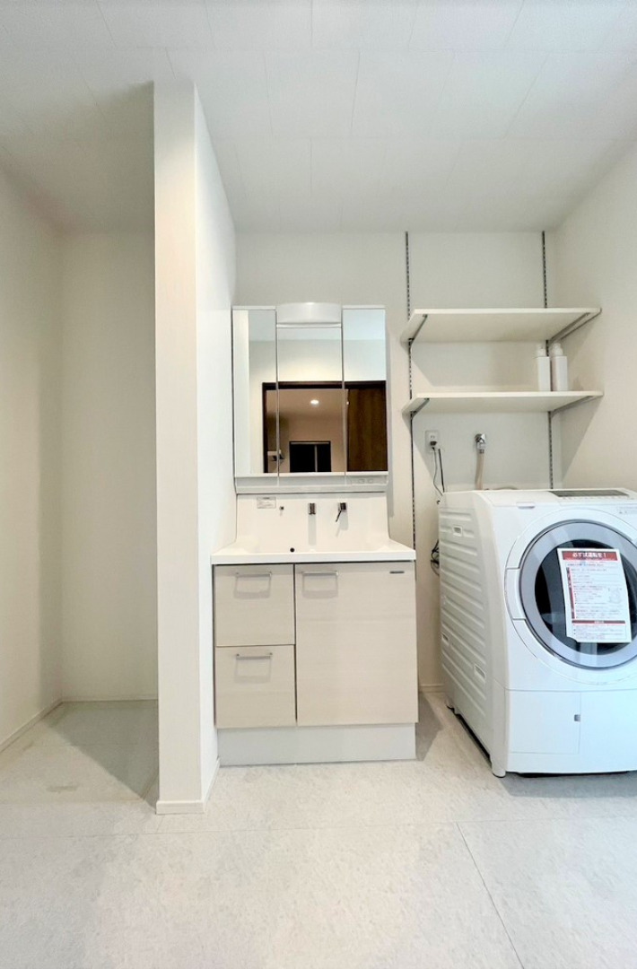 見守り動線とドライルームが暮らしを快適にする平屋 - ニーエルホーム - 水回り
