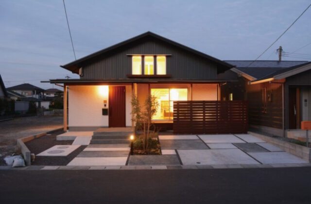 姶良モデルハウス「光と風を採り込む三角屋根の家」(姶良市) - ベルハウジング - 外観