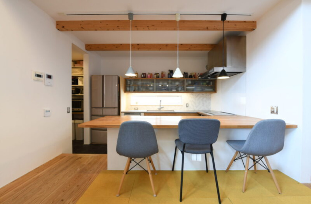 姶良モデルハウス「光と風を採り込む三角屋根の家」(姶良市) - ベルハウジング - キッチン