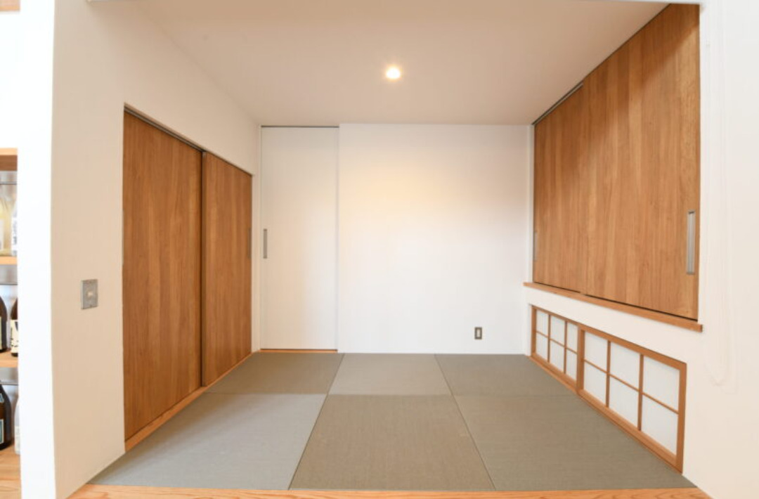 姶良モデルハウス「光と風を採り込む三角屋根の家」(姶良市) - ベルハウジング - 和室