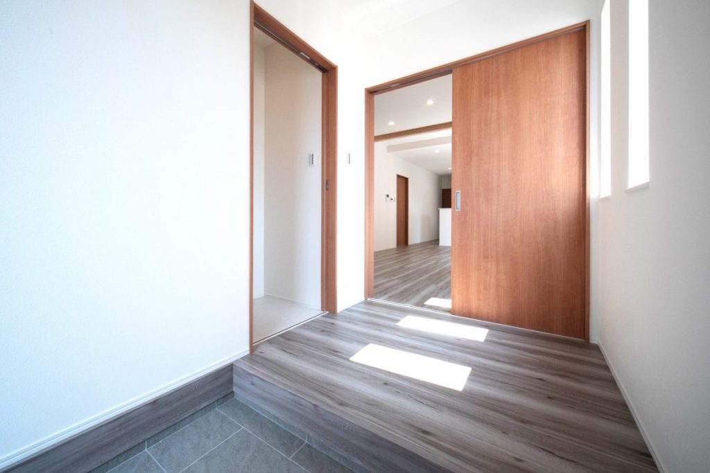 玄関 - 鹿児島市坂之上に建売住宅「畳コーナーのある3LDK平屋」がオープン【7/5-】