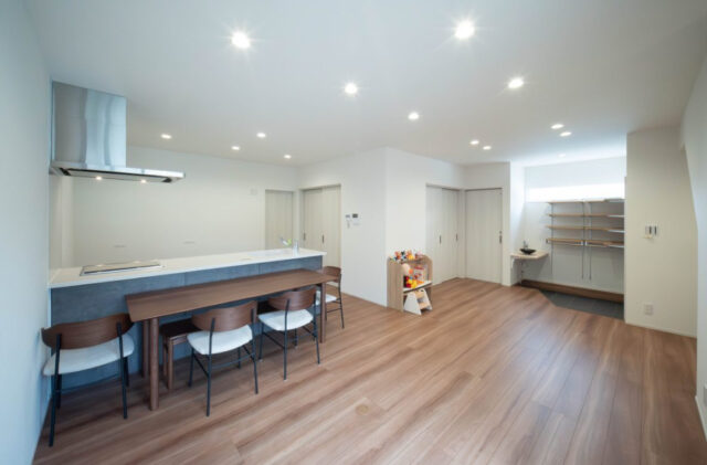 重厚感×存在感ある外観のモダンで落ち着く2階建て - 感動 - ダイニング