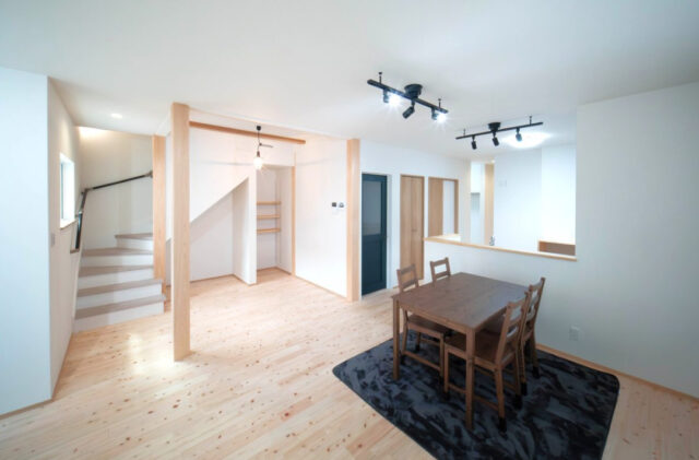 招き屋根が目を惹くスタイリッシュなお家 - 感動 - LDK