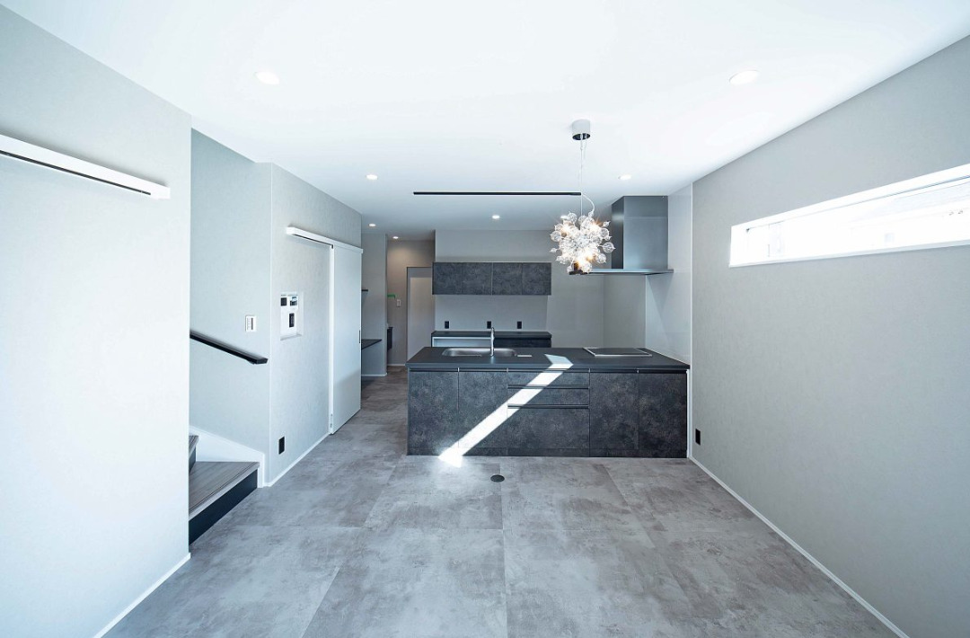 ホテルライクな気品漂う上質なグレートーンが魅せるシックで美しい住まい - 感動 - キッチン・ダイニング