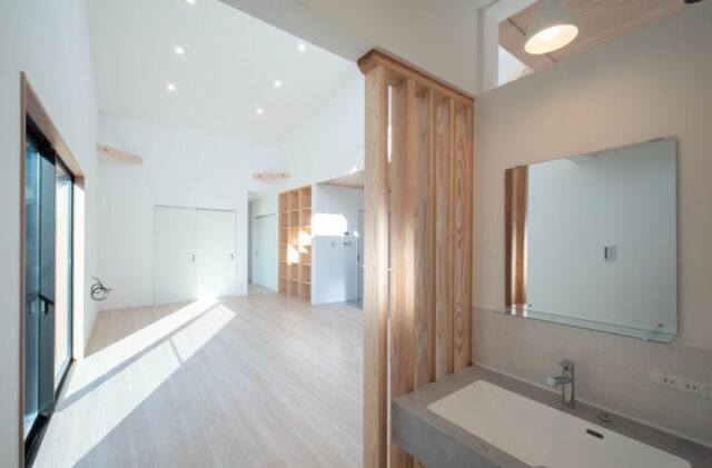 シームレスな空間構成の陽光溢れるナチュラルモダンな住まい - 感動 - 洗面スペース