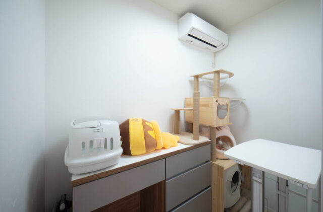 シャンデリア×吹き抜けが魅せる上品で華やかなナチュラルエレガンスな家 - 感動 - キャットウォーク