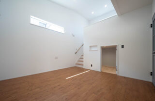 スキップフロア・納戸 - 施工事例 - 感動