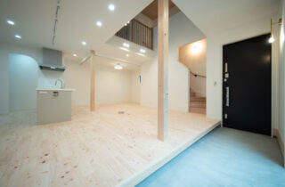 土間×吹き抜けの開放感と無垢の温もりに包まれた快適な2階建て - 感動 - LDK・土間