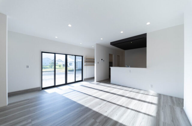 玄関土間とつながる18.8帖LDKの平屋 - 感動 - LDK・土間・外構