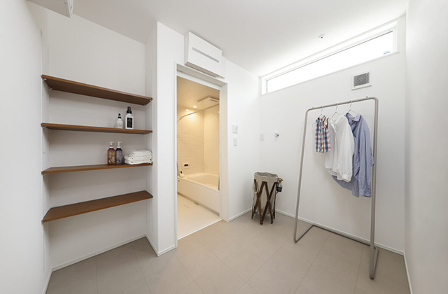 脱衣室 - 姶良平屋モデルハウス「太陽光発電と高断熱仕様のシンプルモダンの家」(姶良市) - センチュリーハウス