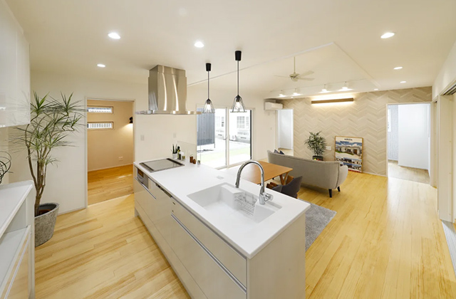 キッチン - 鹿屋旭原Ⅱ 第二平屋モデルハウス「家事ラク動線と大容量収納が叶えるゆとりある家」(鹿屋市) - センチュリーハウス
