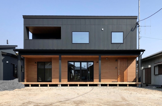 開放感のあるリビングとたっぷり収納が嬉しい2階建の家＿センチュリーハウス