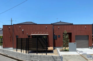 ガレージライフを叶えたモダン・インダストリアルな平屋 - センチュリーハウス - 外観