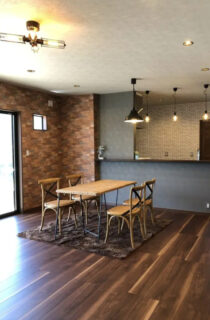 ガレージライフを叶えたモダン・インダストリアルな平屋 - センチュリーハウス - LDK