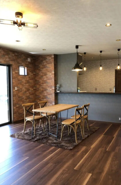 ガレージライフを叶えたモダン・インダストリアルな平屋 - センチュリーハウス - LDK