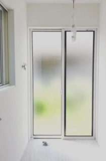 洗練されたグレーと木目が調和するナチュラルモダンな家事ラクの2階建て - センチュリーハウス - ランドリールーム