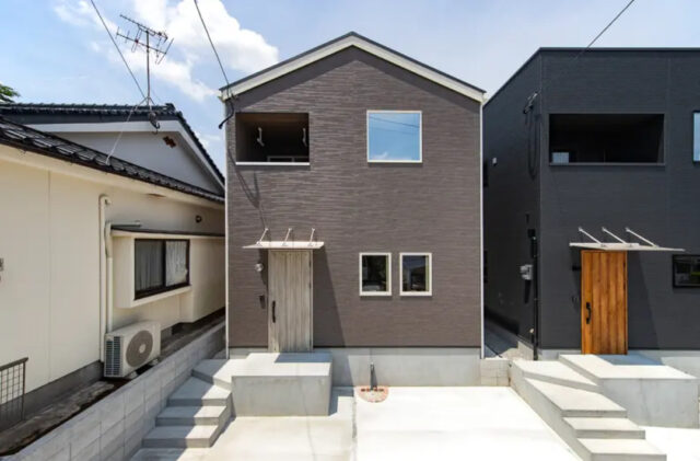 吹き抜けの開放感とコンパクト動線が活きる25坪4LDKの住まい - センチュリーハウス - 外観