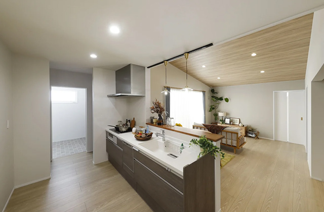 LDK - 中山町平屋モデルハウスII「白壁と木目のナチュラルモダン平屋」(鹿児島市) - センチュリーハウス