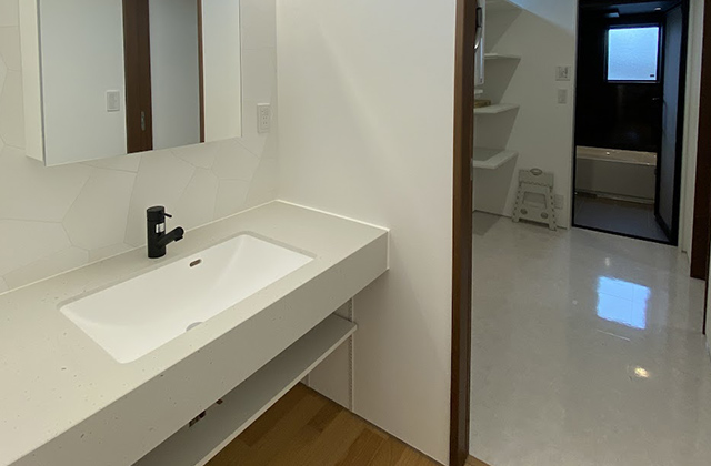 洗面所 - 加治木平屋モデルハウス「ちょうどいい暮らしを叶える上質な平屋」(姶良市) - センチュリーハウス