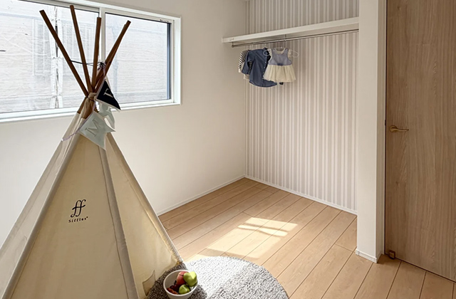 子供部屋 - 国分平屋モデルハウス「ウォームベージュの無垢床とアイランドキッチンの4LDK平屋」(霧島市) - センチュリーハウス