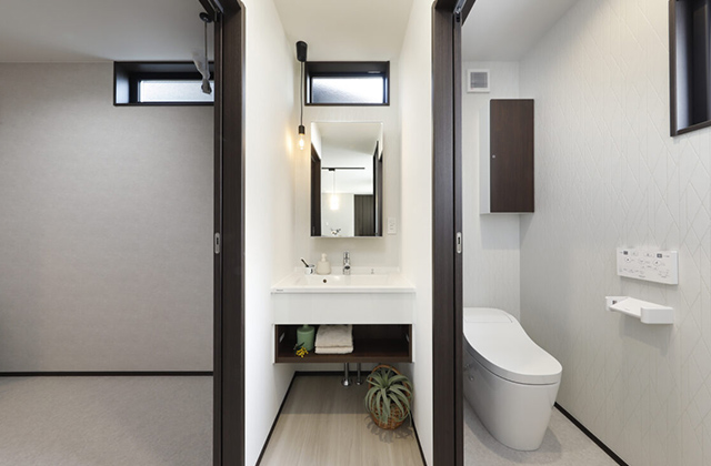 洗面・トイレ - 中郷平屋モデルハウス「広々ウッドデッキ付き4LDKコの字型住宅」(薩摩川内市) - センチュリーハウス