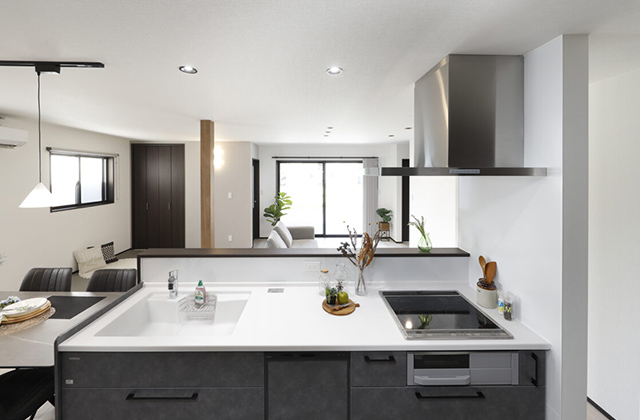 キッチン - 中郷平屋モデルハウス「広々ウッドデッキ付き4LDKコの字型住宅」(薩摩川内市) - センチュリーハウス