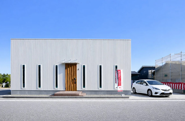 中郷平屋モデルハウス「1.5帖のパントリーと土間収納のある4LDKモダン平屋」(薩摩川内市) - センチュリーハウス