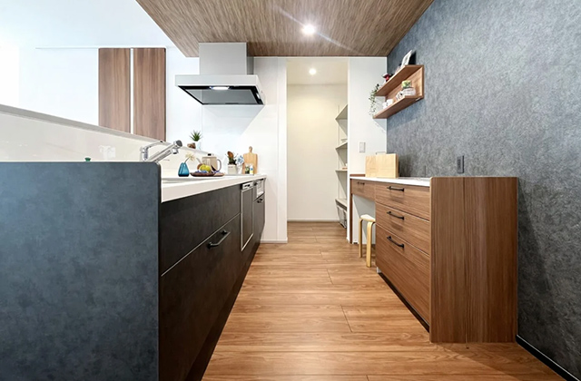 キッチン - 中郷平屋モデルハウス「1.5帖のパントリーと土間収納のある4LDKモダン平屋」(薩摩川内市) - センチュリーハウス