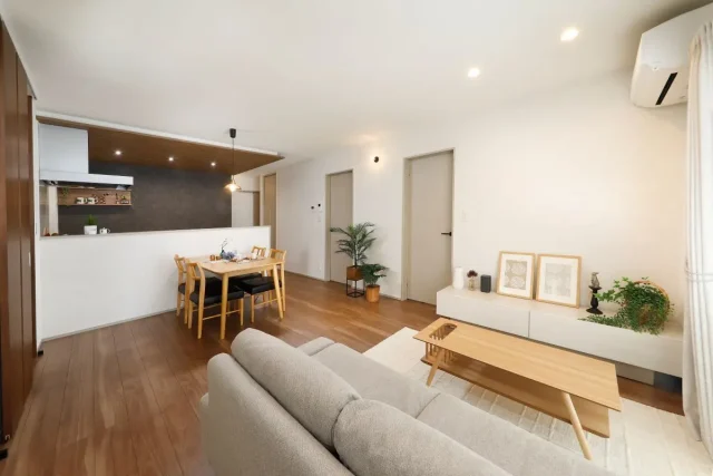 リビング - 中郷平屋モデルハウス「1.5帖のパントリーと土間収納のある4LDKモダン平屋」(薩摩川内市)