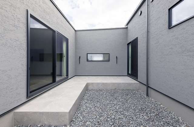 中庭 - 施工事例 - チェックハウスプラス