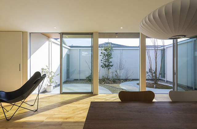 中庭 - 施工事例 - チェックハウスプラス