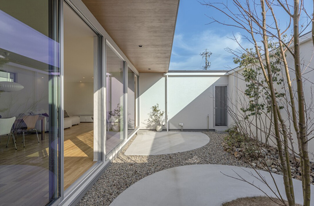 中庭 - 施工事例 - チェックハウスプラス