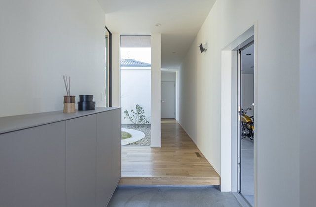 玄関ホール - 施工事例 - チェックハウスプラス