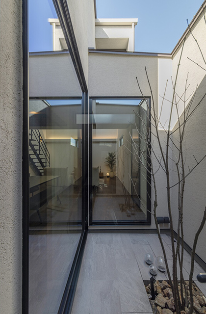 中庭 - 施工事例 - チェックハウスプラス