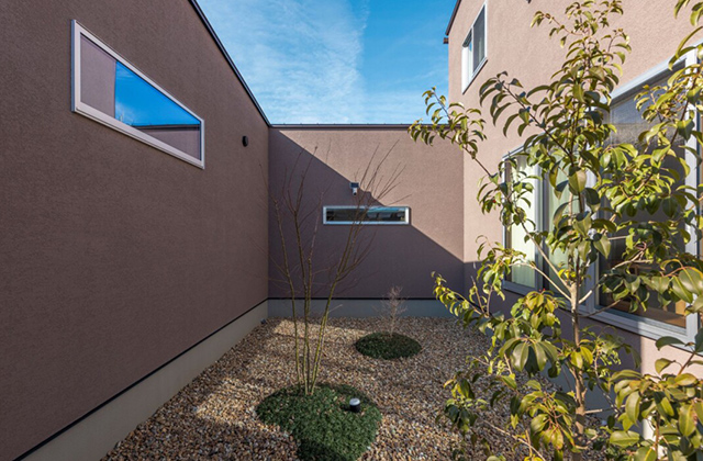 中庭 - 施工事例 - チェックハウスプラス