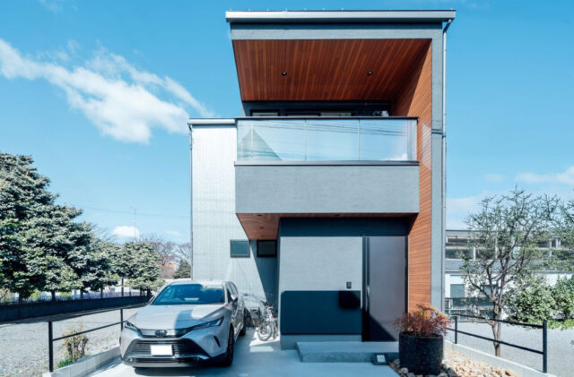 木目の軒天が目を惹くヴィンテージが映える上質な2階建て - チェックハウスプラス - 外観