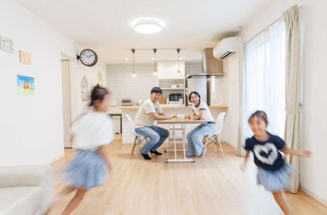 家族が伸び伸びと暮らせる機能性を重視した平屋 - デイジャストハウス - LDK