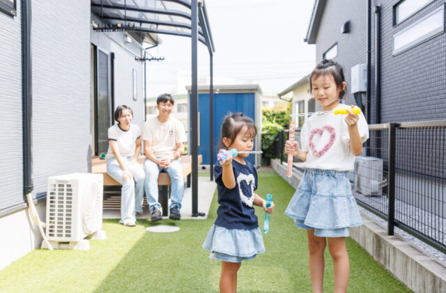 家族が伸び伸びと暮らせる機能性を重視した平屋 - デイジャストハウス - 庭