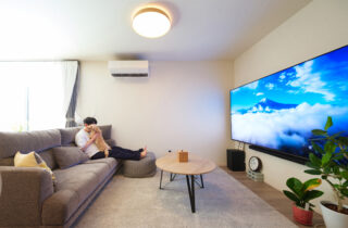 上質であたたかみのあるホテルライクな平屋 - デイジャストハウス - リビング