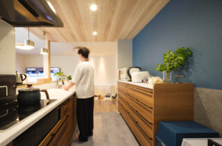 上質であたたかみのあるホテルライクな平屋 - デイジャストハウス - キッチン