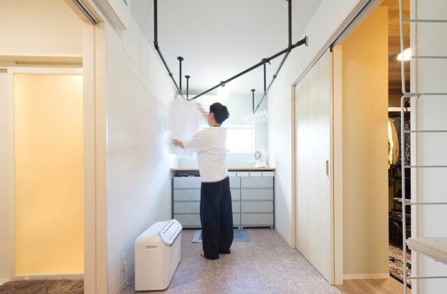 上質であたたかみのあるホテルライクな平屋 - デイジャストハウス - ドライルーム