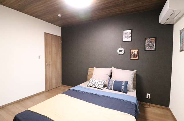 寝室 - 薩摩川内大王町モデルハウス(平屋)「味わいある木目のビンテージな雰囲気の平屋」(薩摩川内市) デイジャストハウス