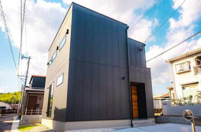 Lodina (ロディナ)「スタイリッシュな黒の2階建てキューブ型モデルハウス」(鹿児島市) - アイフルホーム