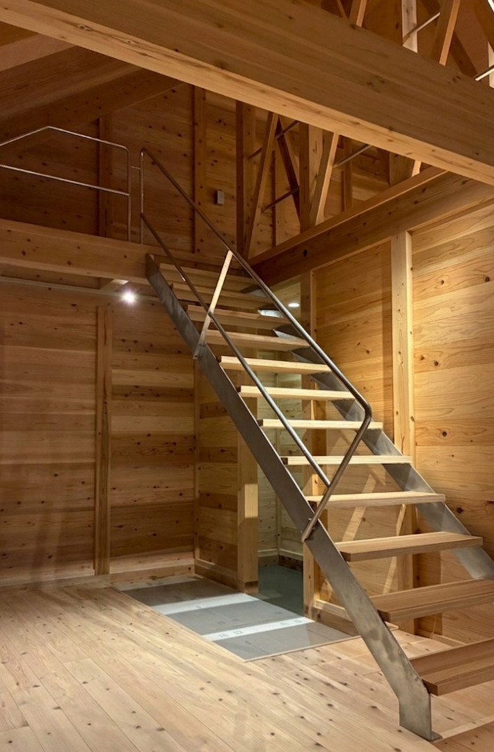 木のぬくもりと自然体な暮らしを叶える3LDKの2階建て - アイフルホーム - 階段