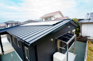 片流れ屋根でスタイリッシュな外観の家事ラクを叶える平屋 - ハウスサポート - 屋根