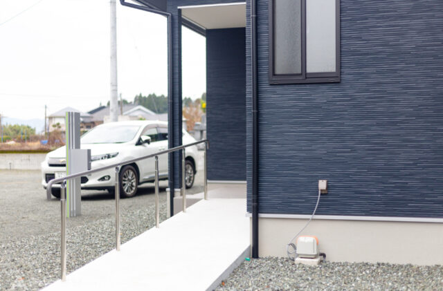 家事ラク動線を重視したバリアフリーな暮らしを叶える平屋 - ハウスサポート - スロープ