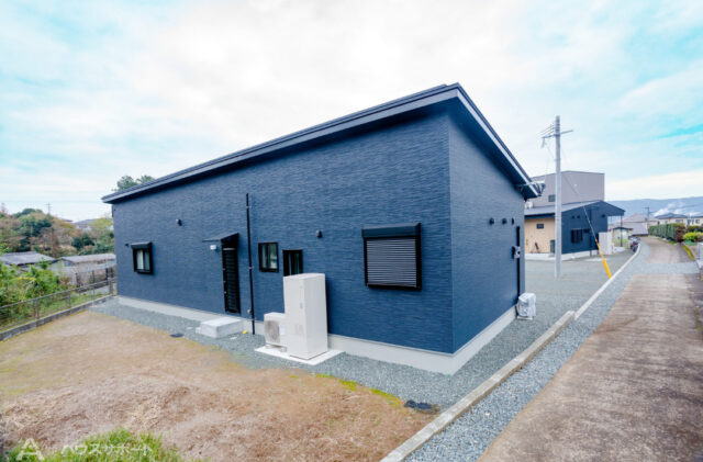 家事ラク動線を重視したバリアフリーな暮らしを叶える平屋 - ハウスサポート - 裏外観