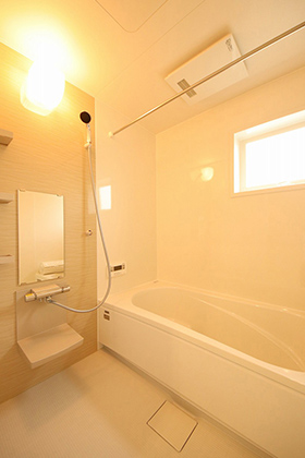 浴室 - リビングと一体型の和室で広々とした4LDK平屋 かえるホーム
