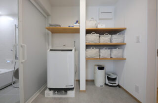 洗濯機置場 - 動線と収納を重視した快適な暮らしができる平屋 鎌田建設