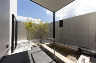 光と風が織りなすホテルライクなプライベートリゾート邸宅 - カマダの家 - 露天風呂